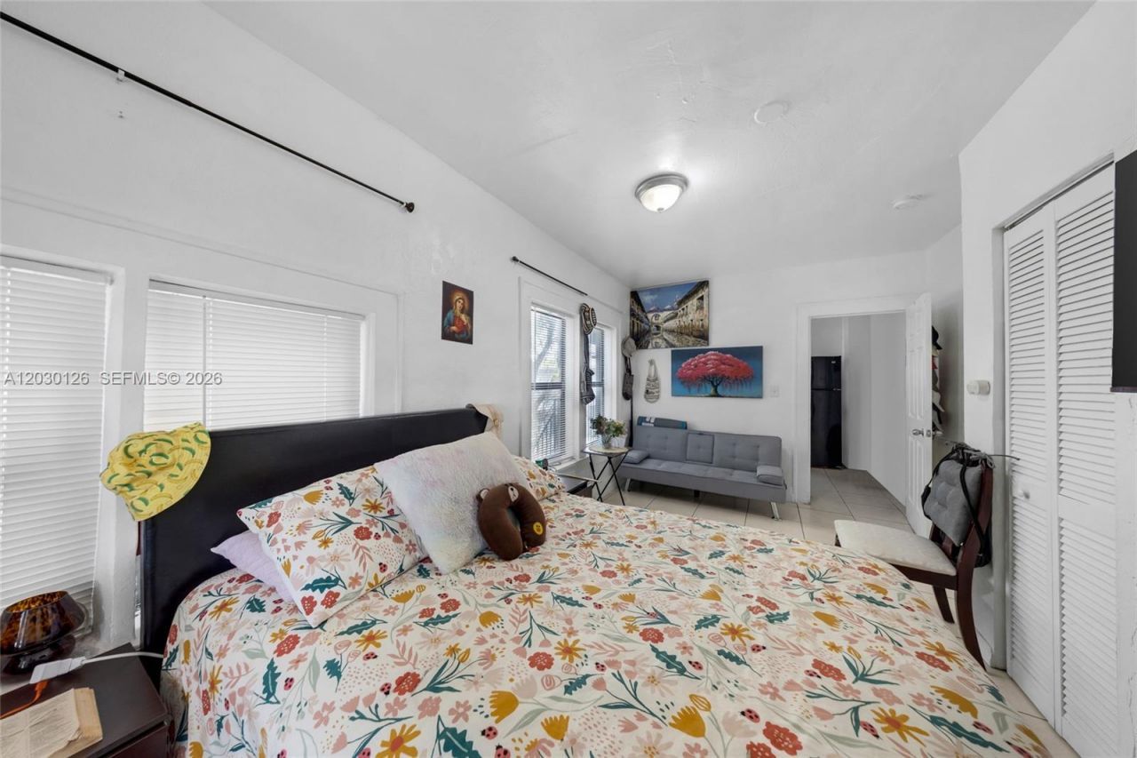 1035 NW 4th St , Miami, FL 33128 Photo