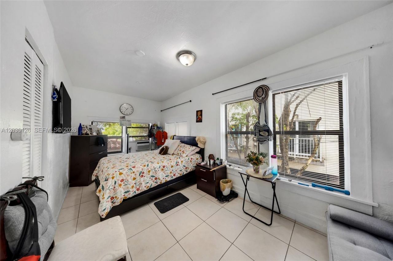 1035 NW 4th St , Miami, FL 33128 Photo