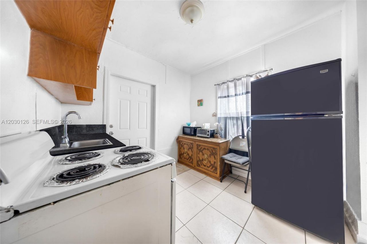1035 NW 4th St , Miami, FL 33128 Photo