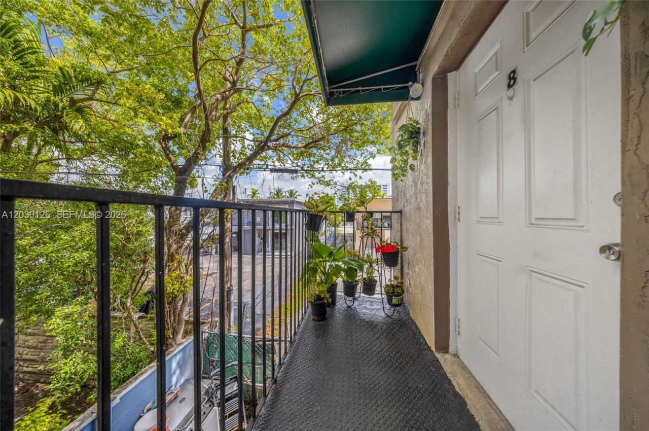 1035 NW 4th St , Miami, FL 33128 Photo