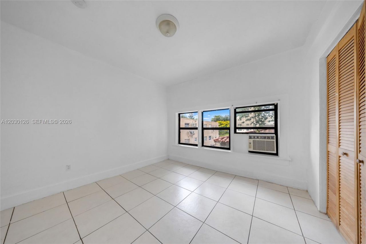 1035 NW 4th St , Miami, FL 33128 Photo
