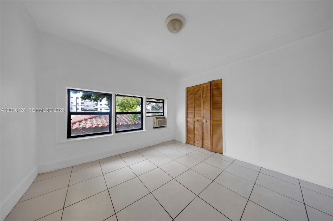 1035 NW 4th St , Miami, FL 33128 Photo