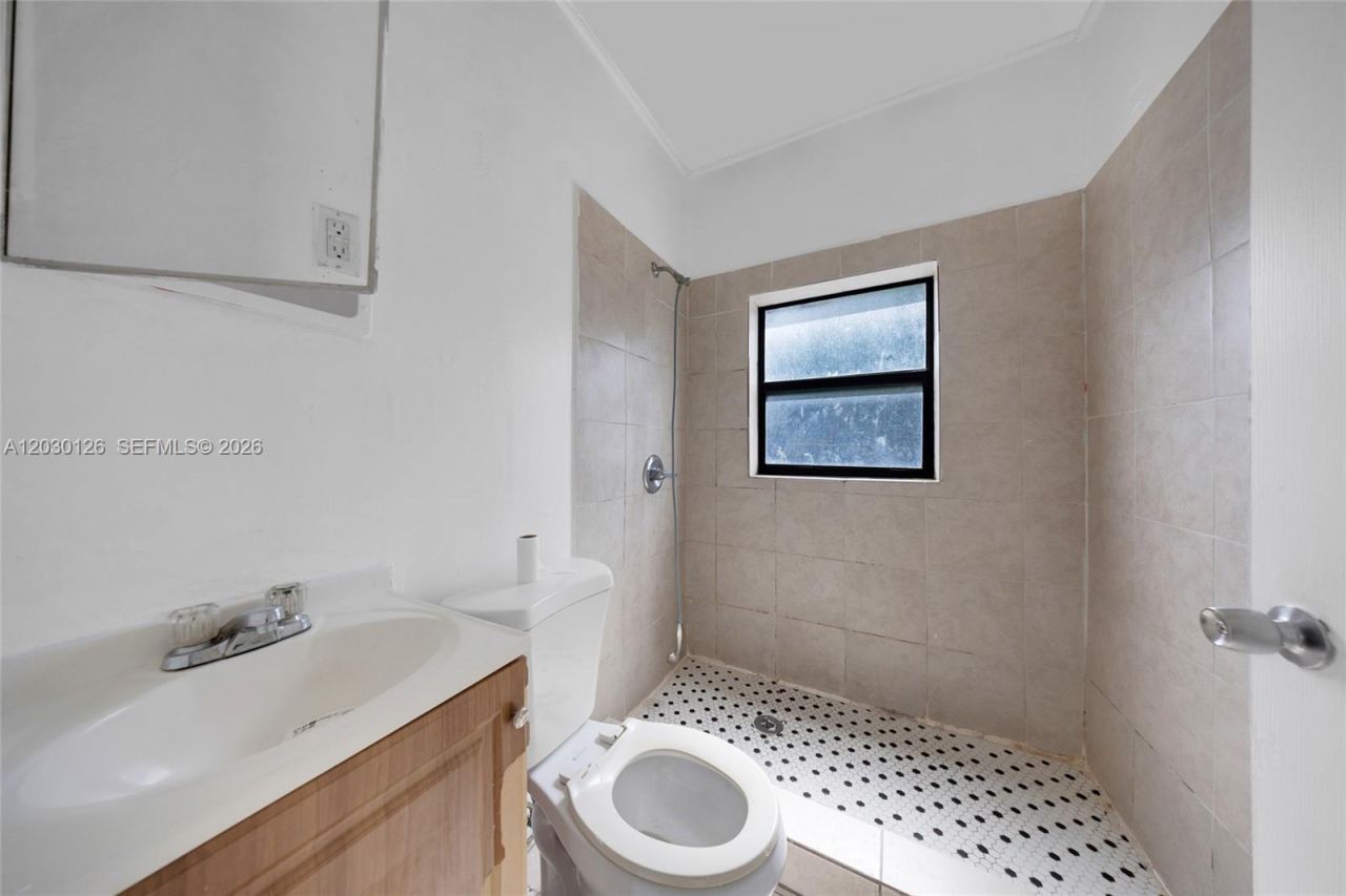 1035 NW 4th St , Miami, FL 33128 Photo