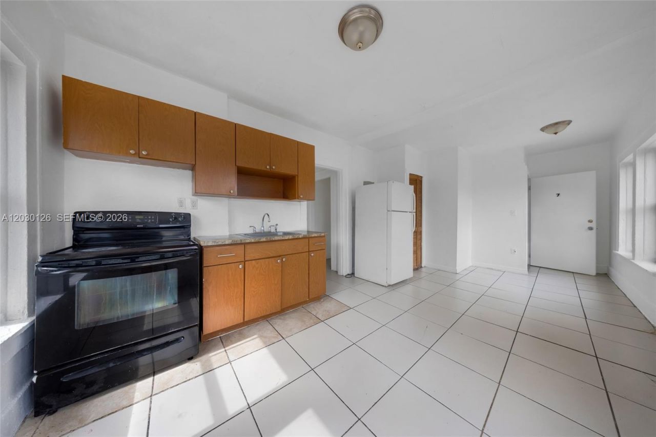 1035 NW 4th St , Miami, FL 33128 Photo