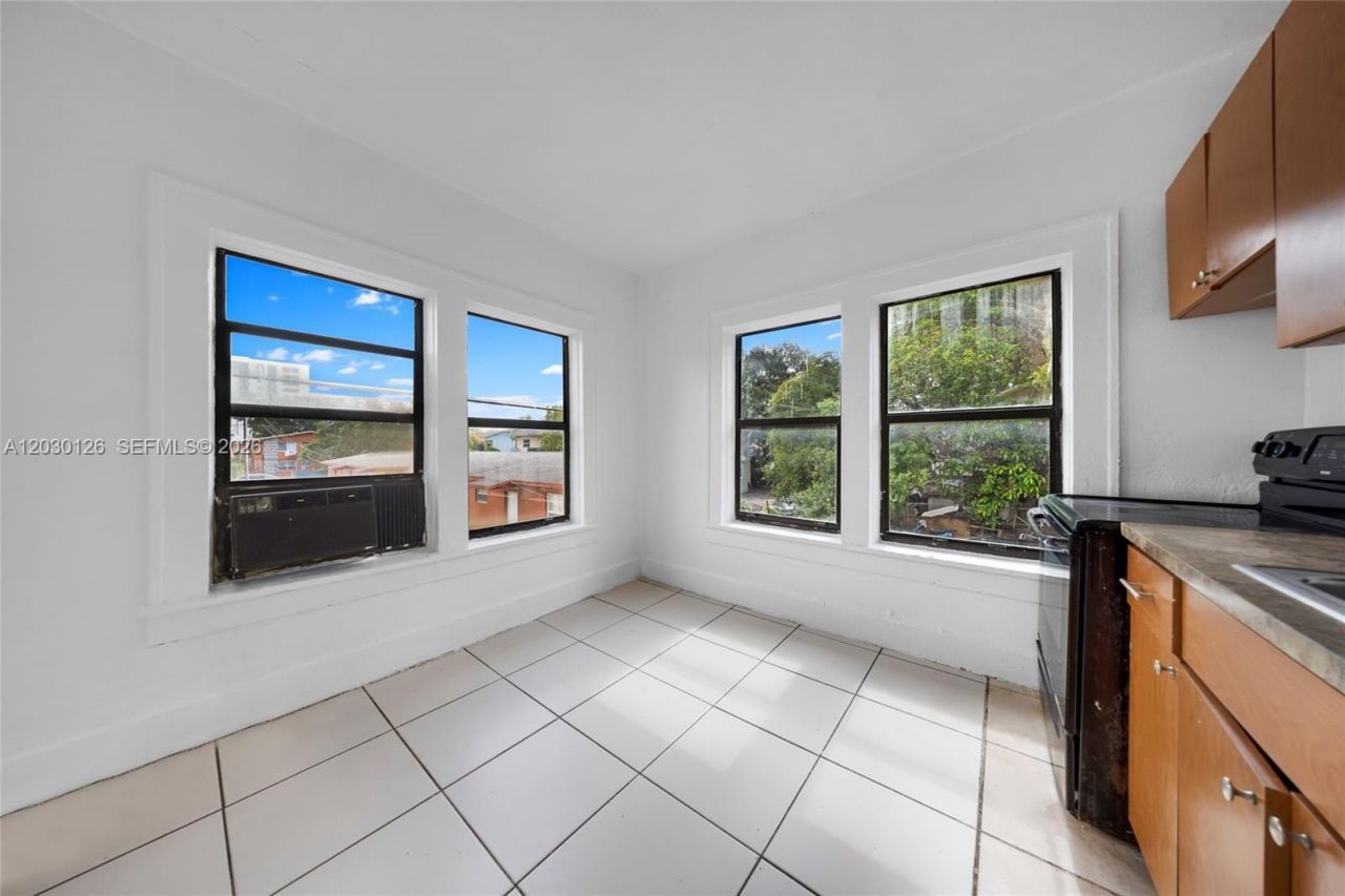 1035 NW 4th St , Miami, FL 33128 Photo