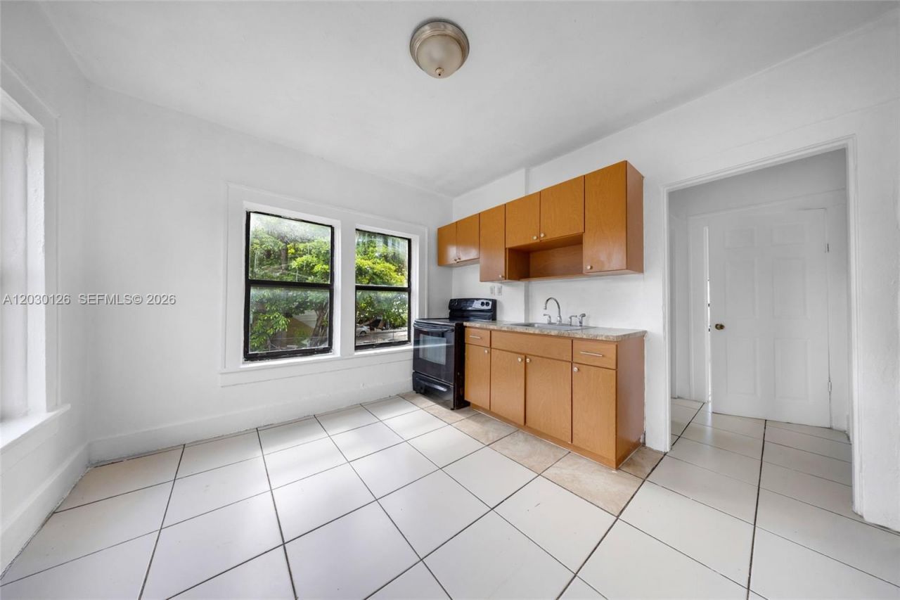 1035 NW 4th St , Miami, FL 33128 Photo