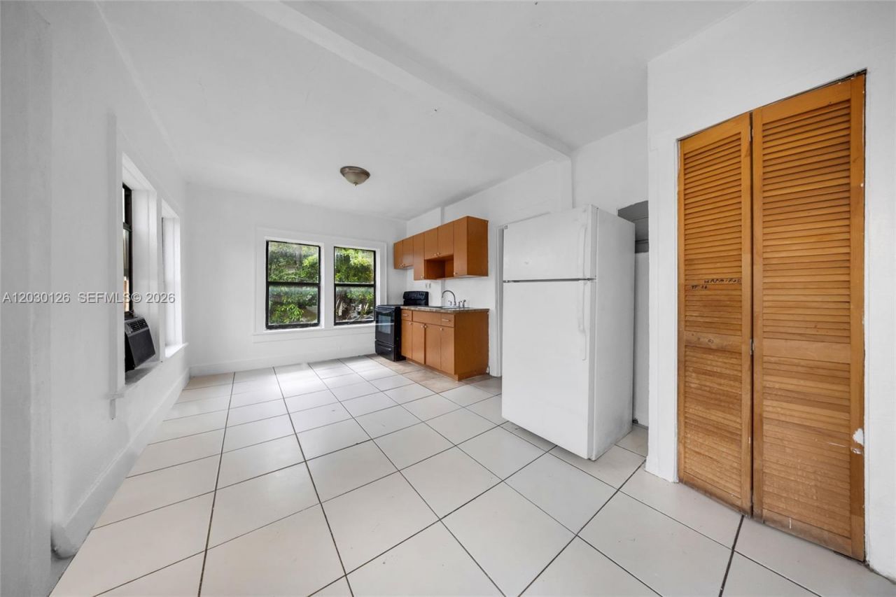 1035 NW 4th St , Miami, FL 33128 Photo