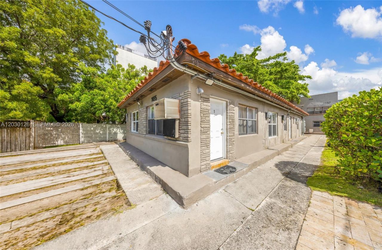 1035 NW 4th St , Miami, FL 33128 Photo