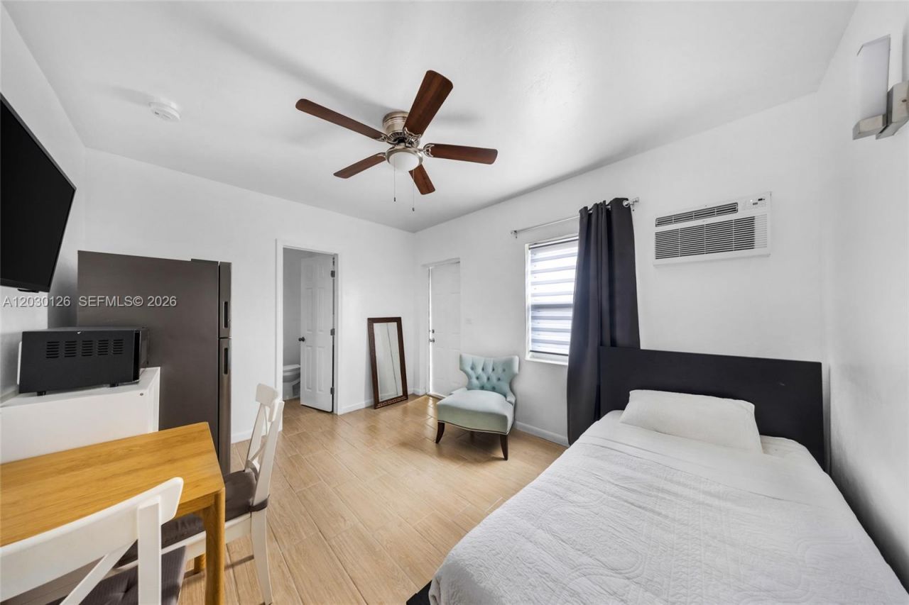 1035 NW 4th St , Miami, FL 33128 Photo