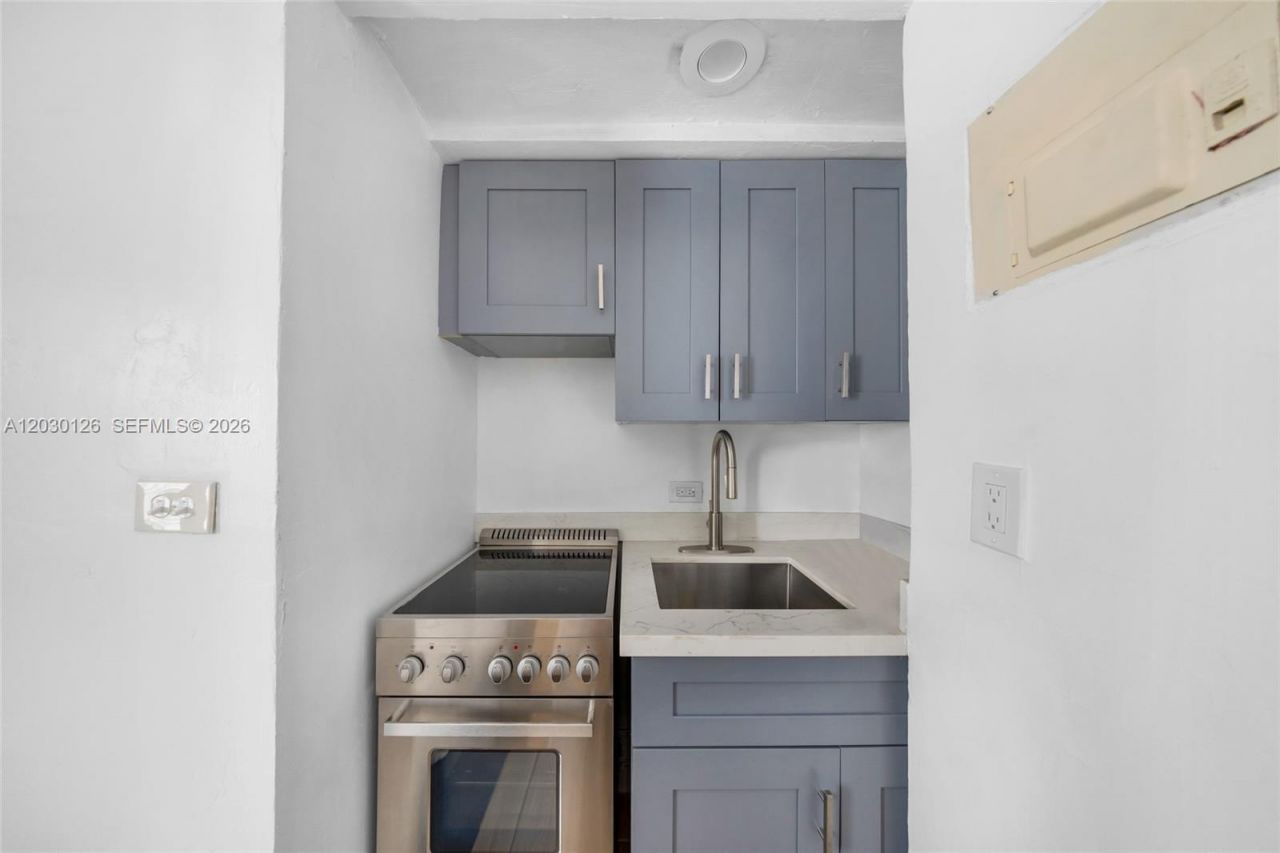 1035 NW 4th St , Miami, FL 33128 Photo