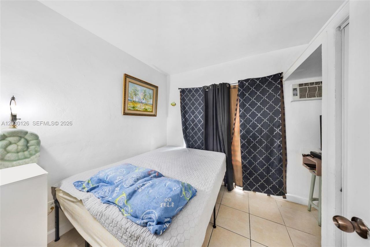 1035 NW 4th St , Miami, FL 33128 Photo