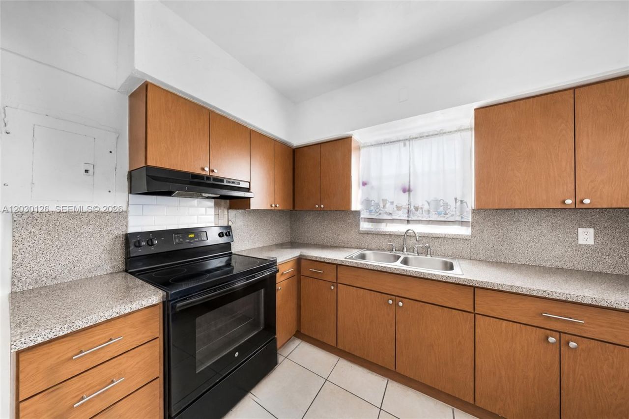 1035 NW 4th St , Miami, FL 33128 Photo