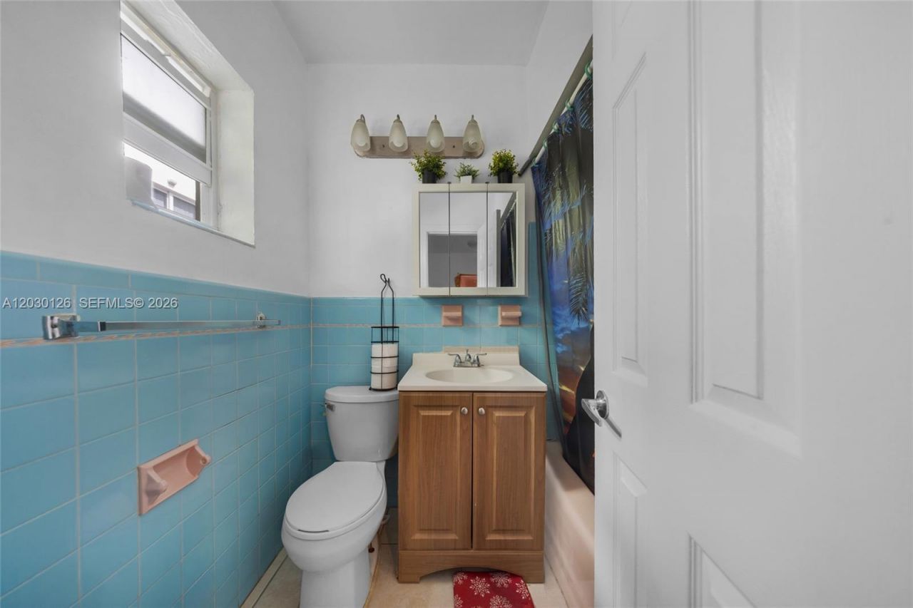 1035 NW 4th St , Miami, FL 33128 Photo