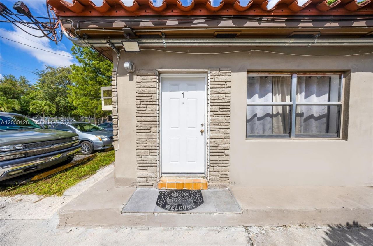 1035 NW 4th St , Miami, FL 33128 Photo