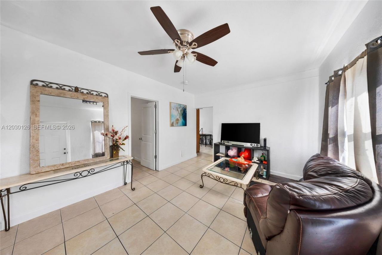 1035 NW 4th St , Miami, FL 33128 Photo