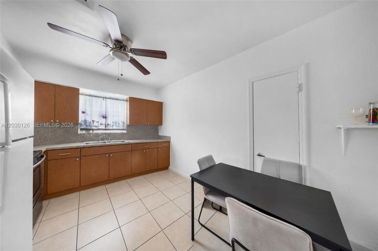 1035 NW 4th St , Miami, FL 33128 Photo