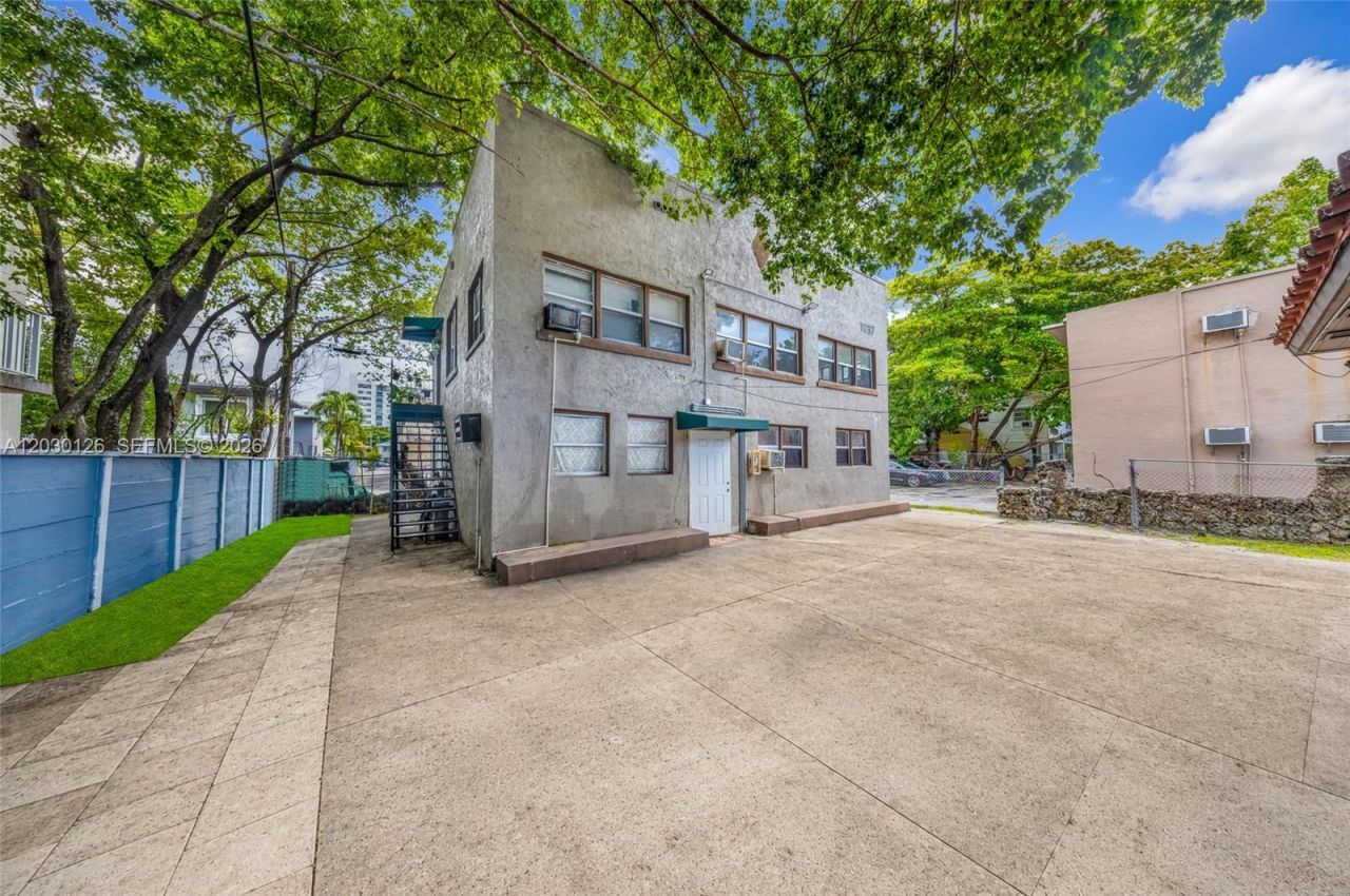 1035 NW 4th St , Miami, FL 33128 Photo