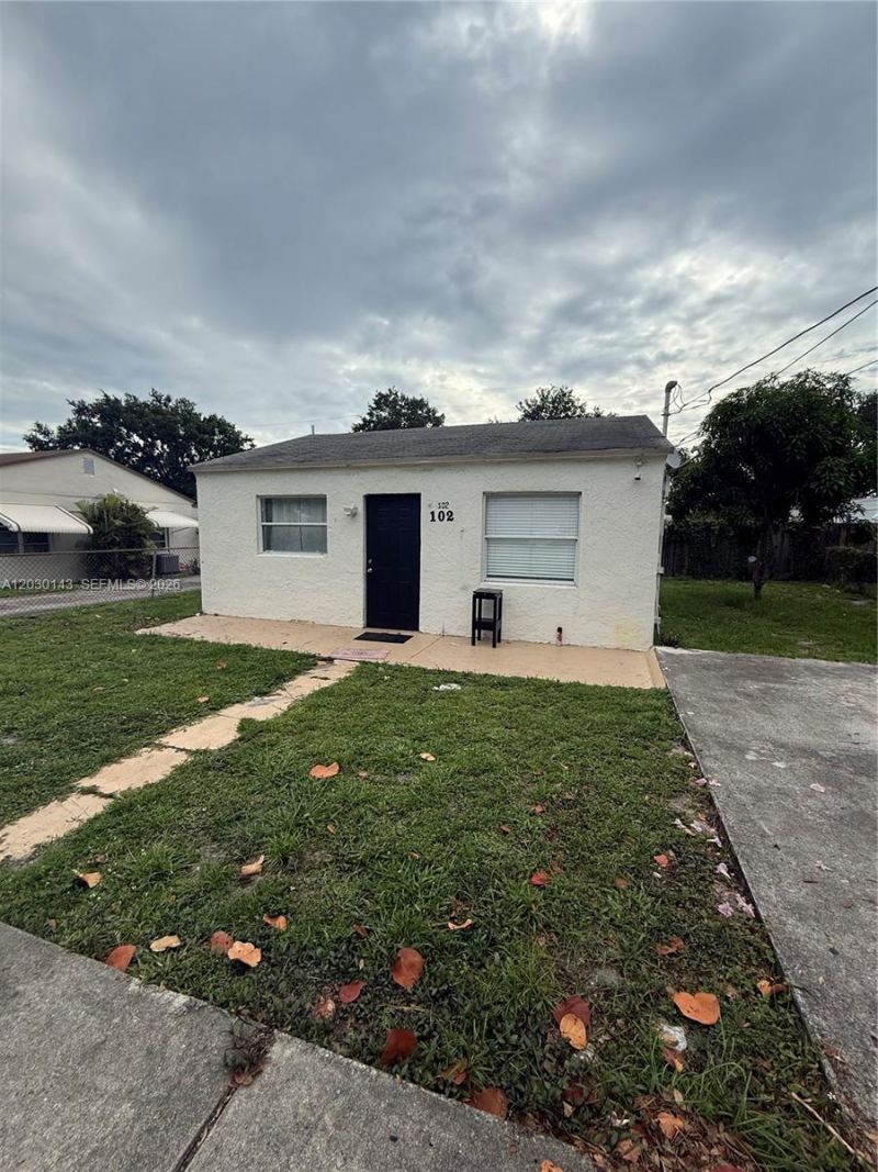 102 NW 1st Ave , Unit 102, Hallandale Beach, FL 33009 Main Photo