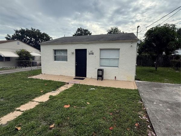 102 NW 1st Ave , Unit 102, Hallandale Beach, FL 33009