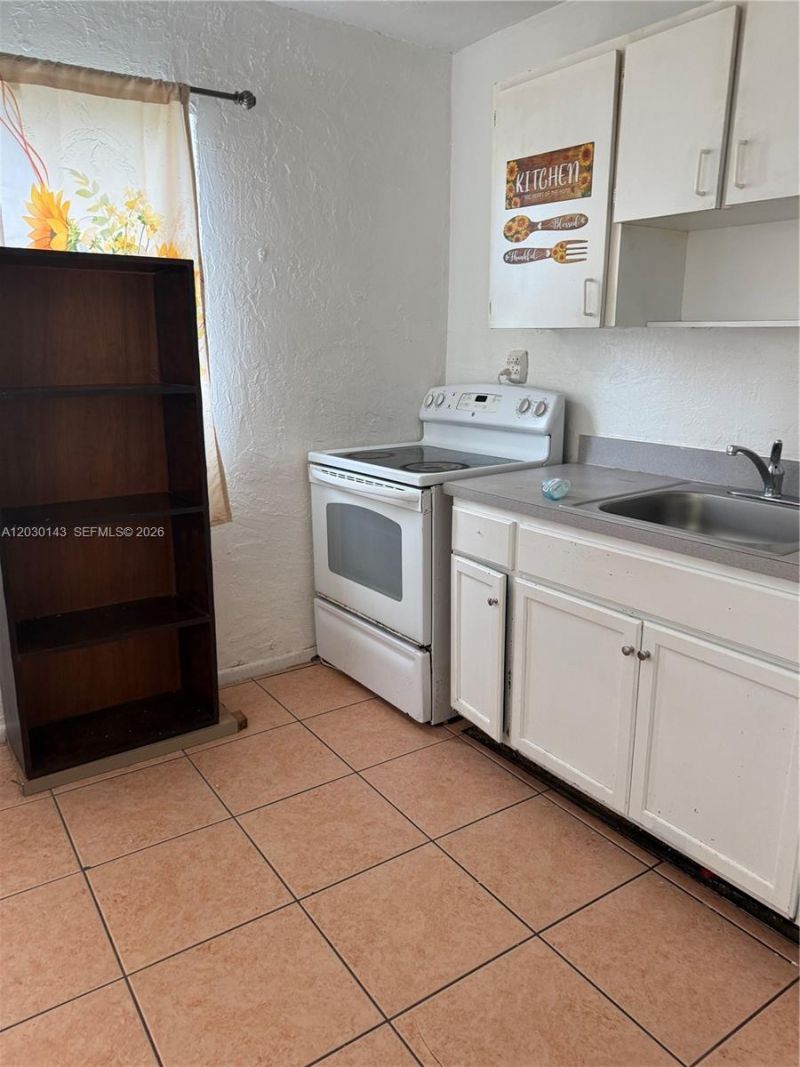 102 NW 1st Ave , Unit 102, Hallandale Beach, FL 33009 Photo