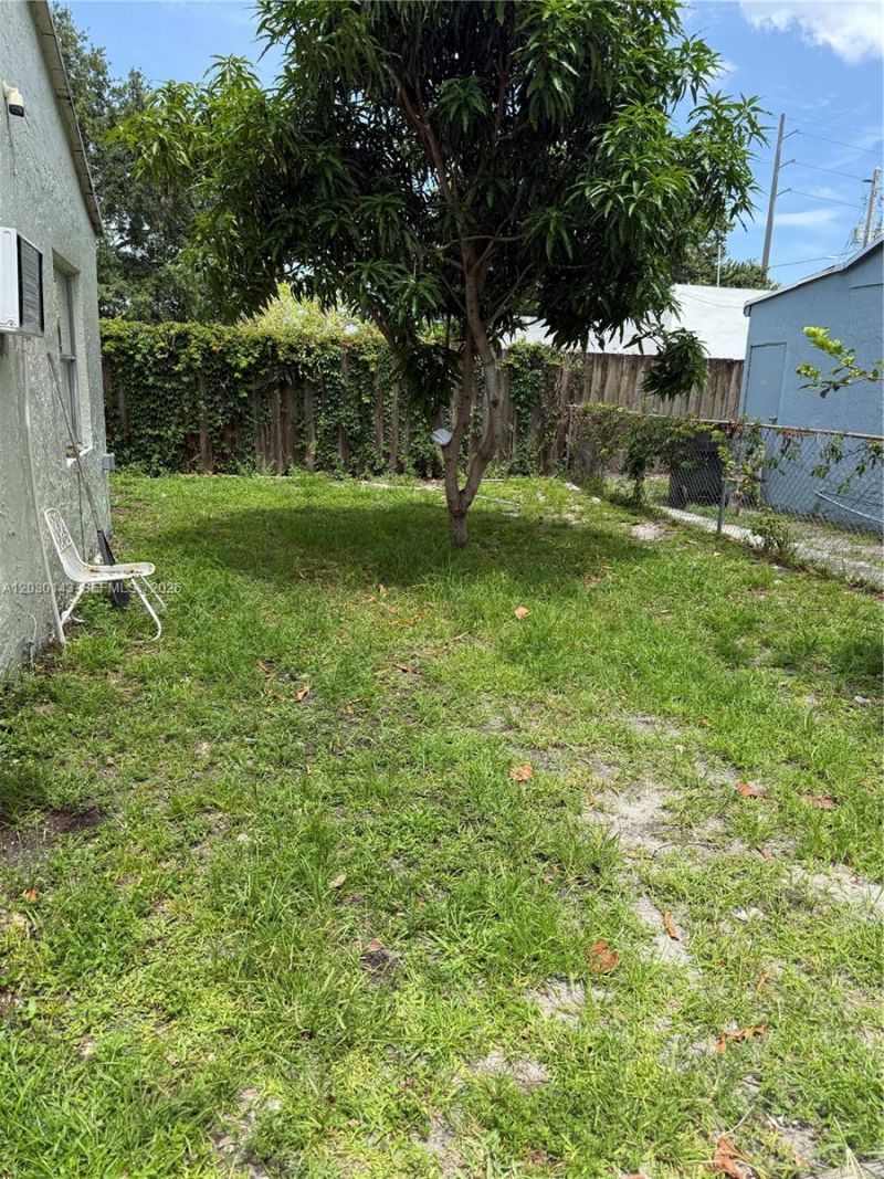 102 NW 1st Ave , Unit 102, Hallandale Beach, FL 33009 Photo