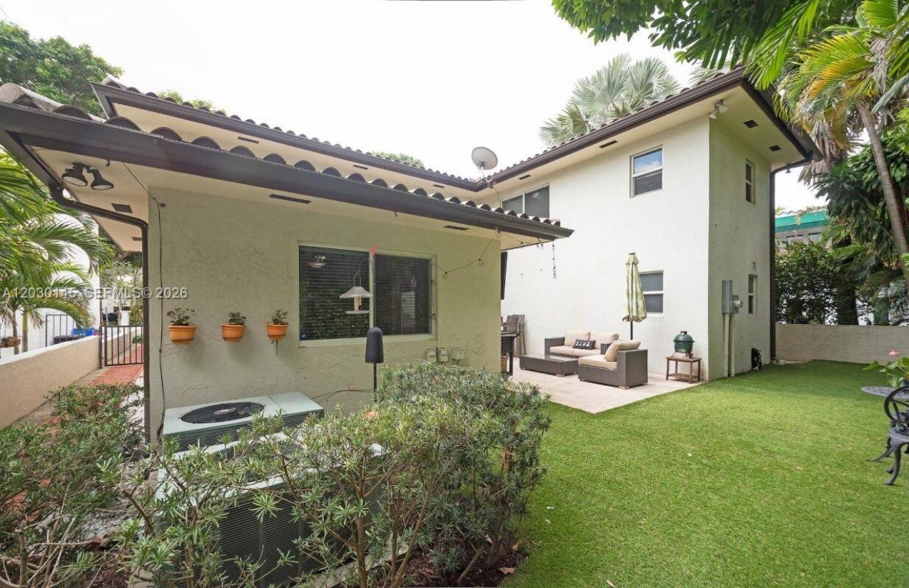 423 Alhambra Cir , Coral Gables, FL 33134 Photo