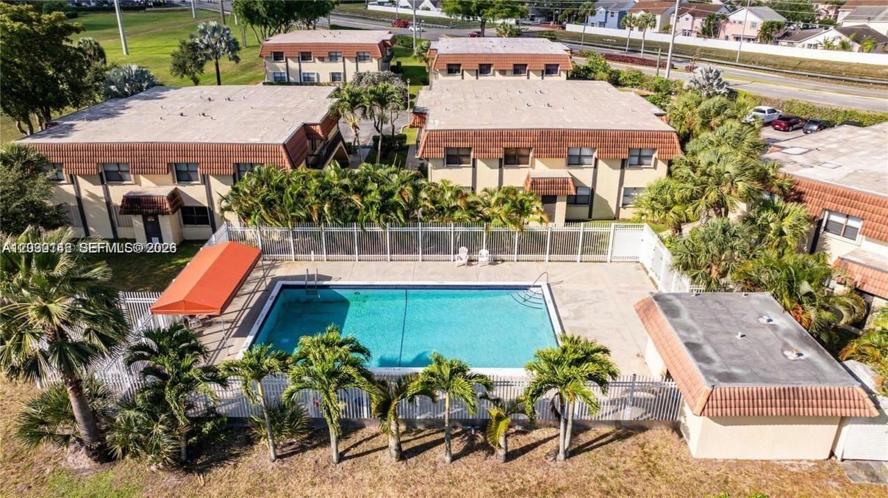 561 NW 100th Pl , Unit 201, Pembroke Pines, FL 33024 Photo
