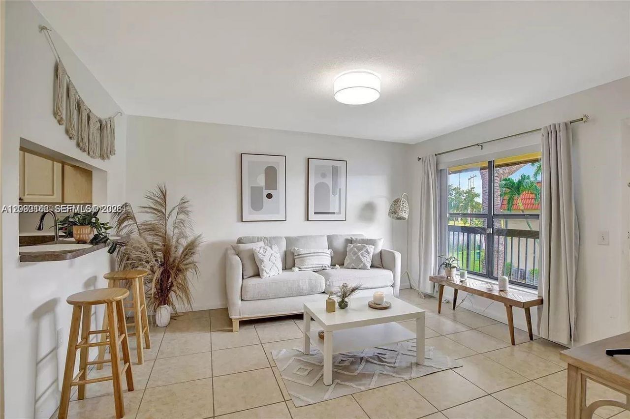561 NW 100th Pl , Unit 201, Pembroke Pines, FL 33024 Photo