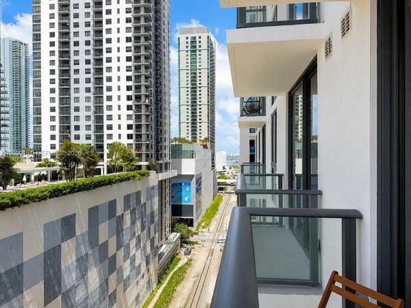 11 NE 6th St , Unit 1212, Miami, FL 33132