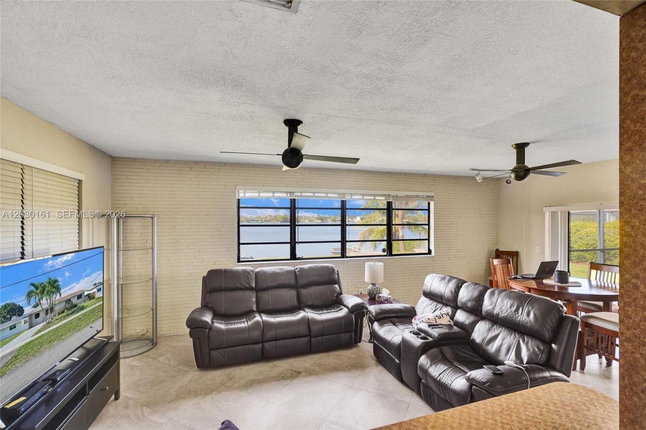 1825 NE 187th St , Miami, FL 33179 Photo