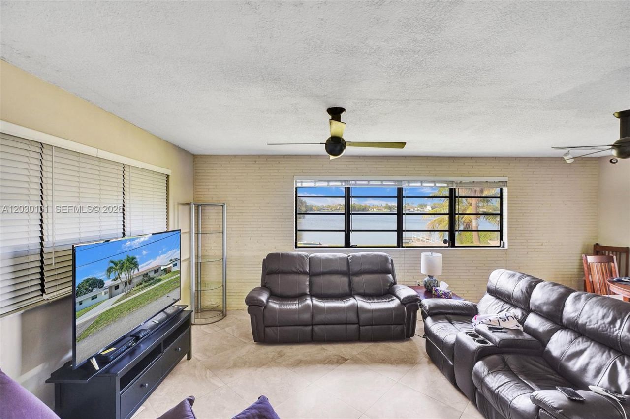 1825 NE 187th St , Miami, FL 33179 Photo