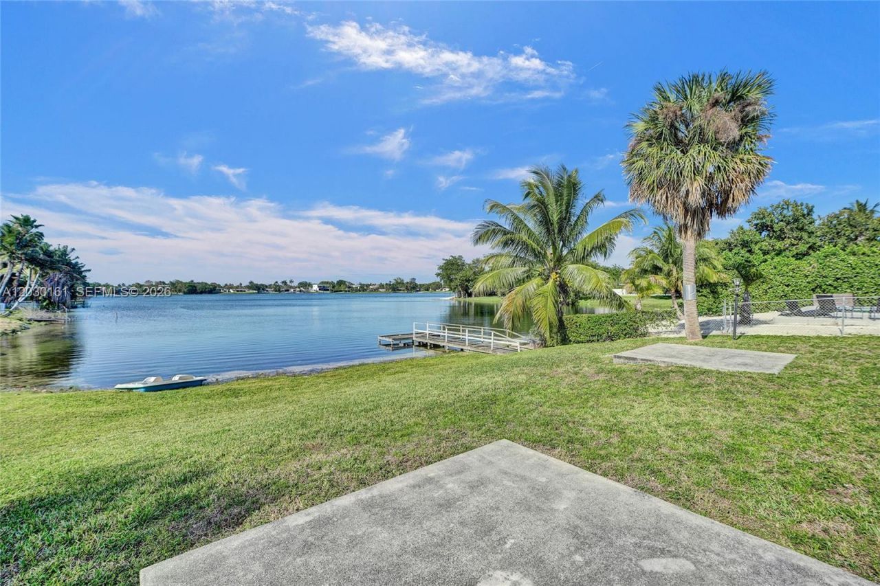 1825 NE 187th St , Miami, FL 33179 Photo