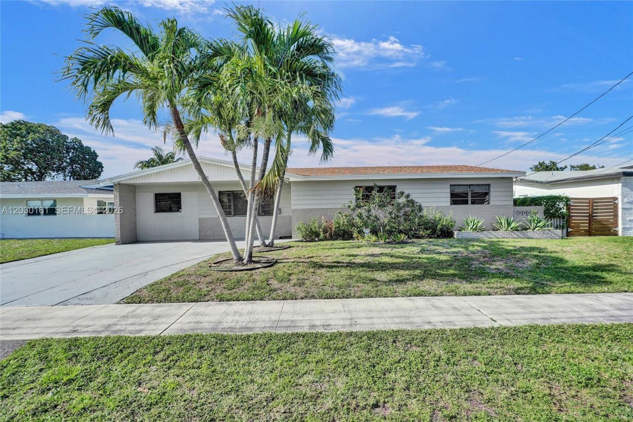 1825 NE 187th St , Miami, FL 33179 Photo