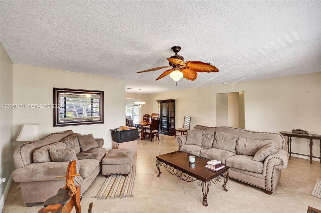 1825 NE 187th St , Miami, FL 33179 Photo