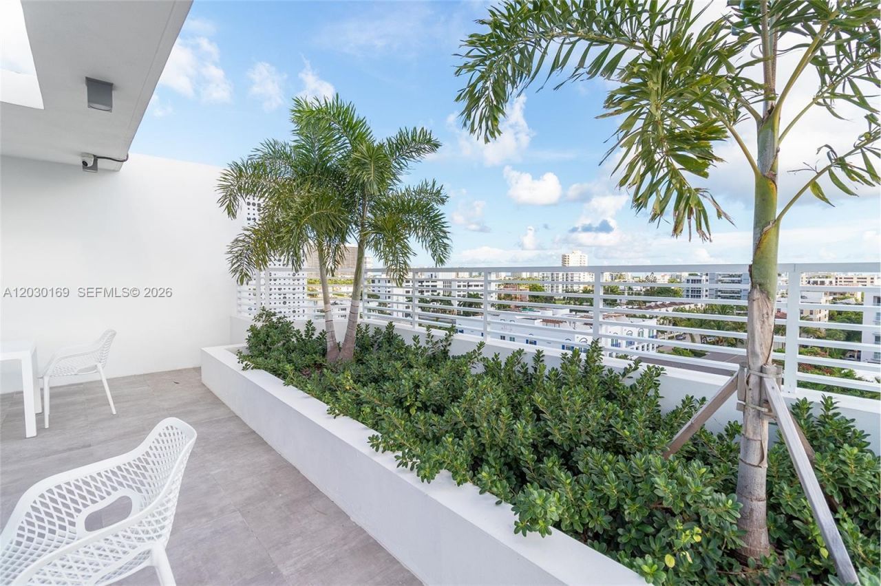 1133 102nd St, Unit 702, Bay Harbor Islands, FL 33154 Photo