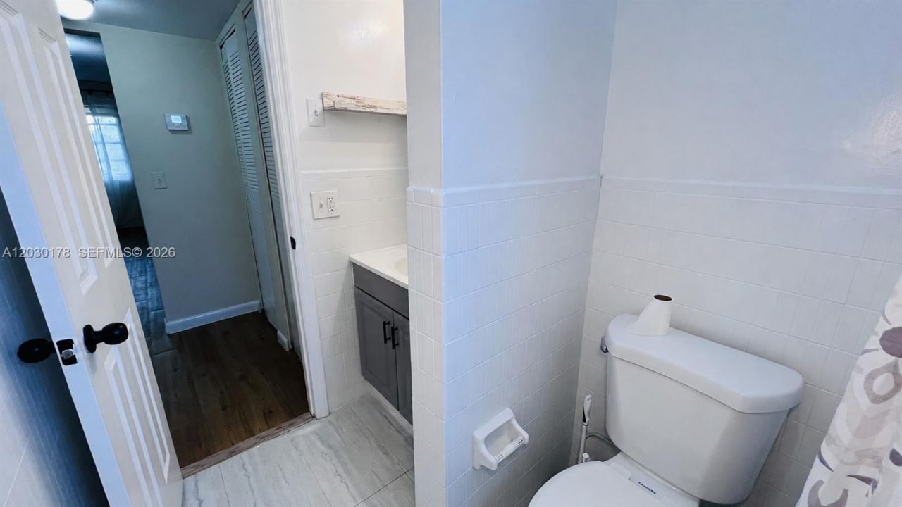 1100 NE 1st Ct, Unit 213, Hallandale Beach, FL 33009 Photo