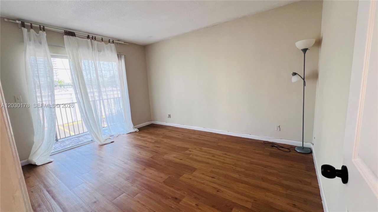 1100 NE 1st Ct, Unit 213, Hallandale Beach, FL 33009 Photo