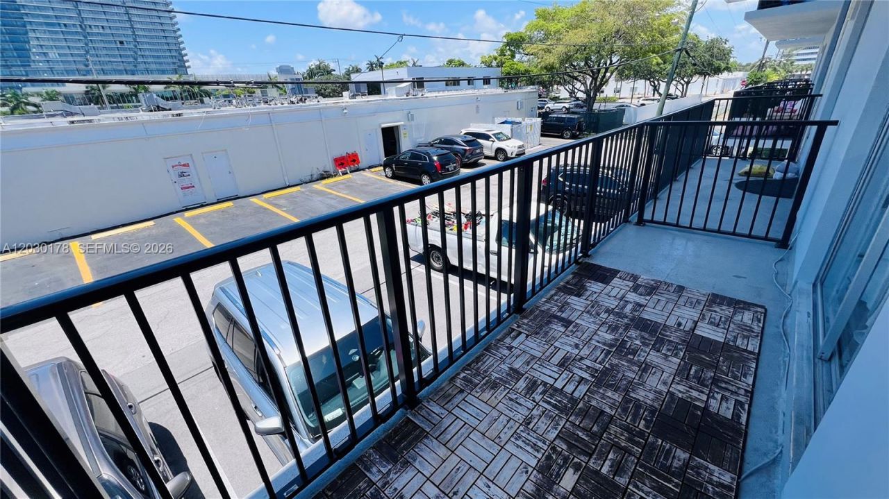 1100 NE 1st Ct, Unit 213, Hallandale Beach, FL 33009 Photo