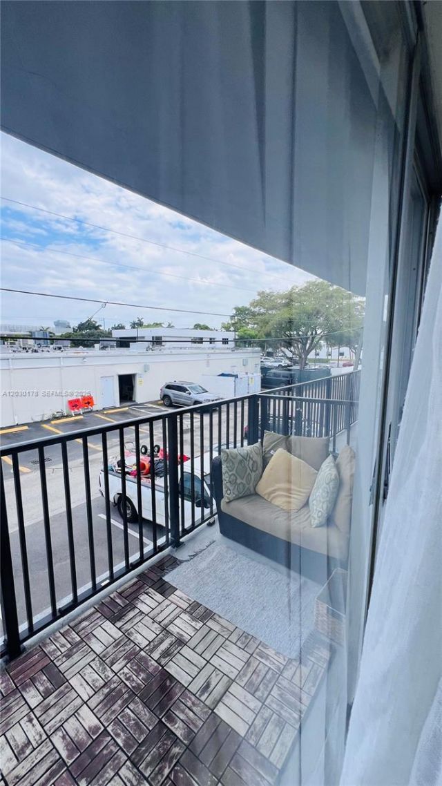 1100 NE 1st Ct, Unit 213, Hallandale Beach, FL 33009 Photo