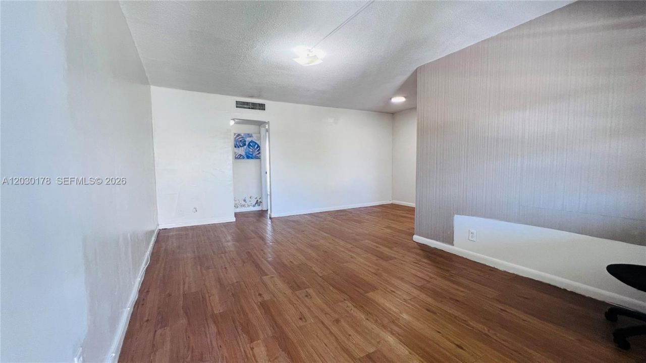 1100 NE 1st Ct, Unit 213, Hallandale Beach, FL 33009 Photo