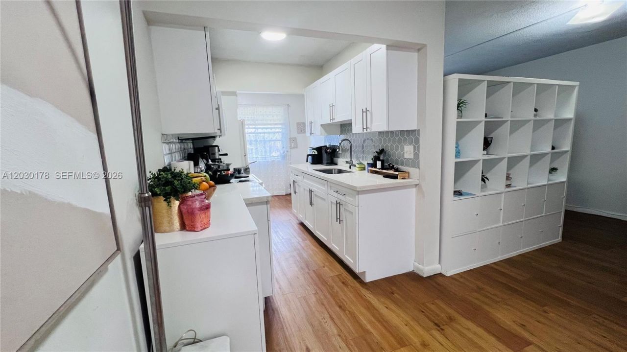 1100 NE 1st Ct , Unit 213, Hallandale Beach, FL 33009 Photo