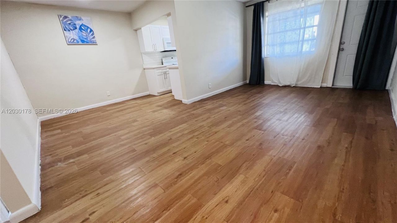1100 NE 1st Ct, Unit 213, Hallandale Beach, FL 33009 Photo