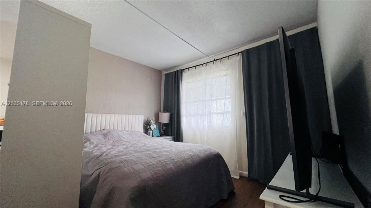 1100 NE 1st Ct , Unit 213, Hallandale Beach, FL 33009 Photo