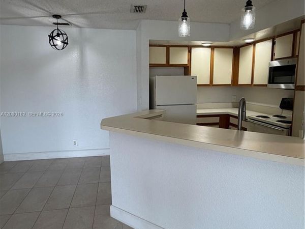 3330 N Pinewalk Dr N, Unit 1623, Margate, FL 33063