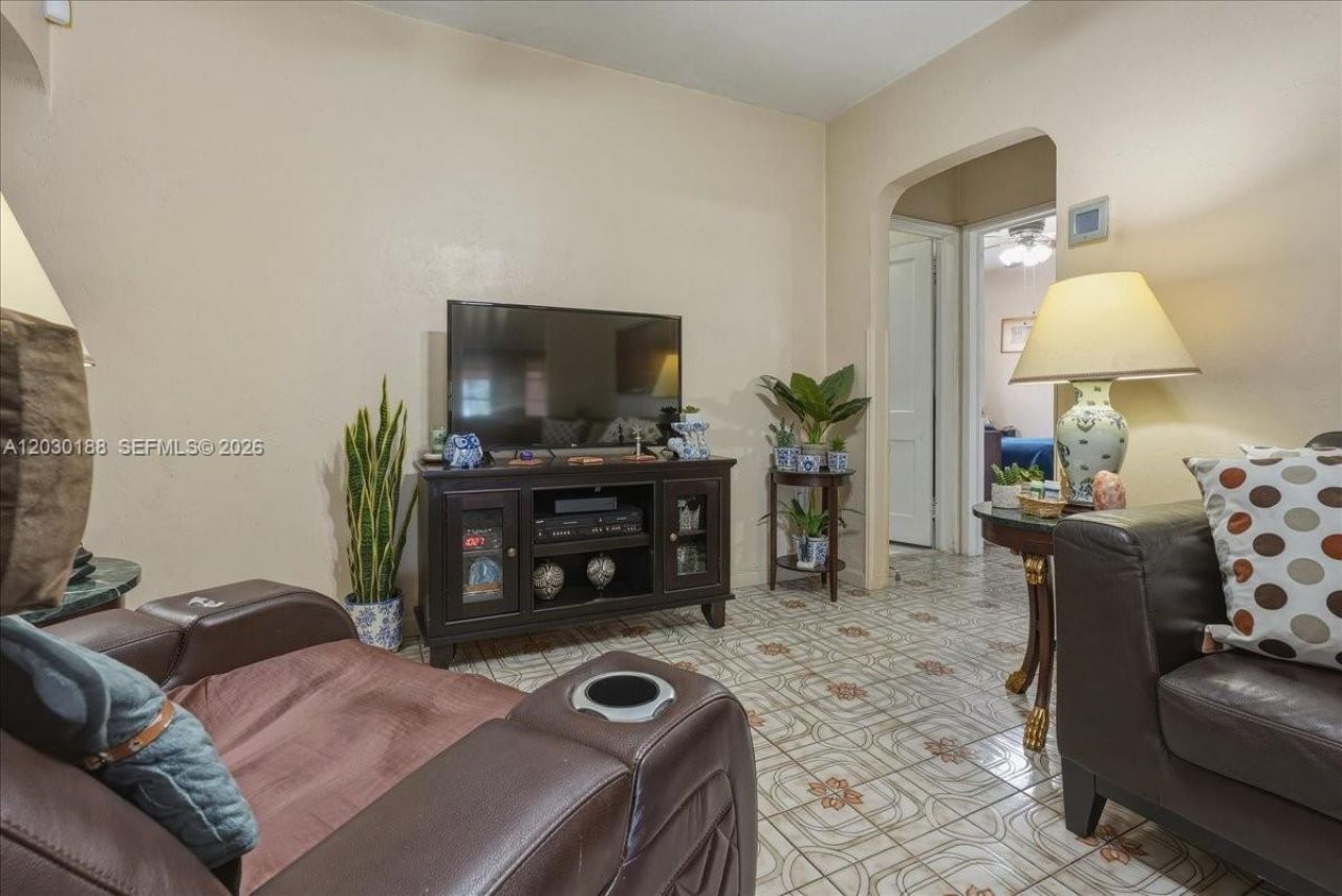 4263 NW 5th St, Miami, FL 33126 Photo
