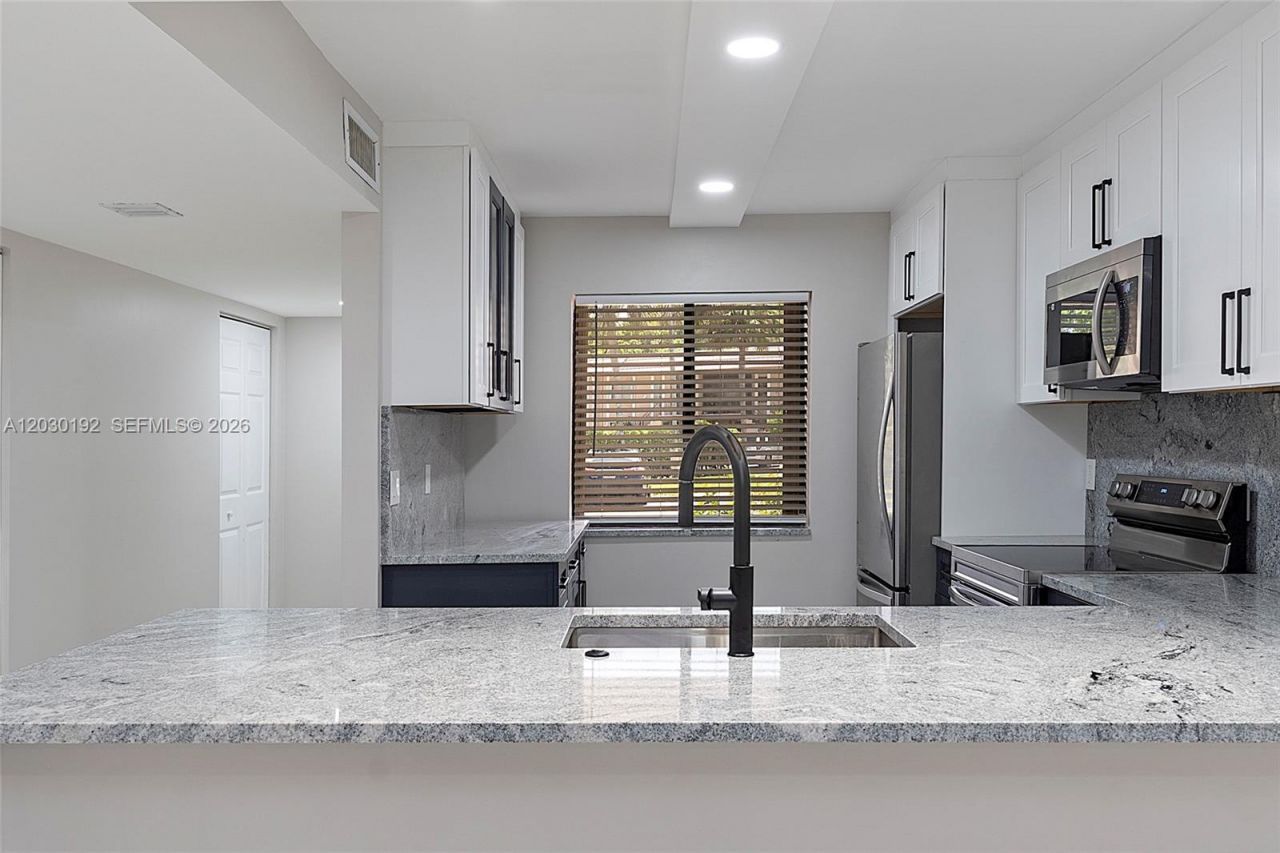 193 Lakeview Dr , Unit 103, Weston, FL 33326 Photo