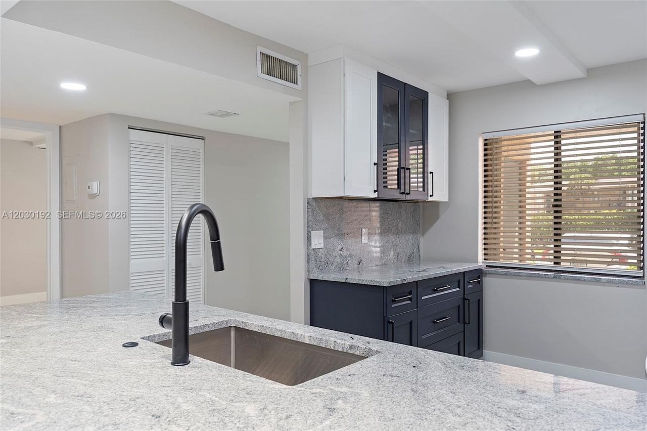 193 Lakeview Dr , Unit 103, Weston, FL 33326 Photo