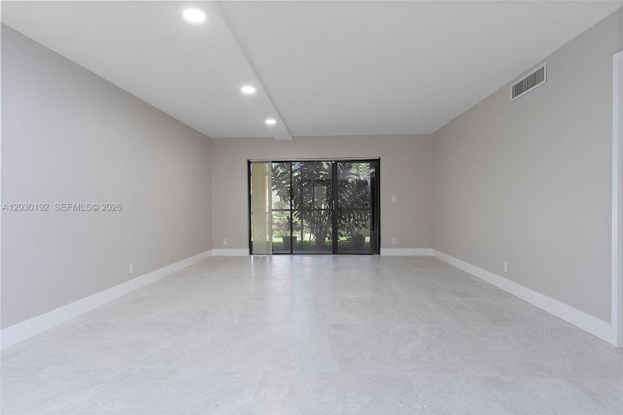 193 Lakeview Dr , Unit 103, Weston, FL 33326 Photo