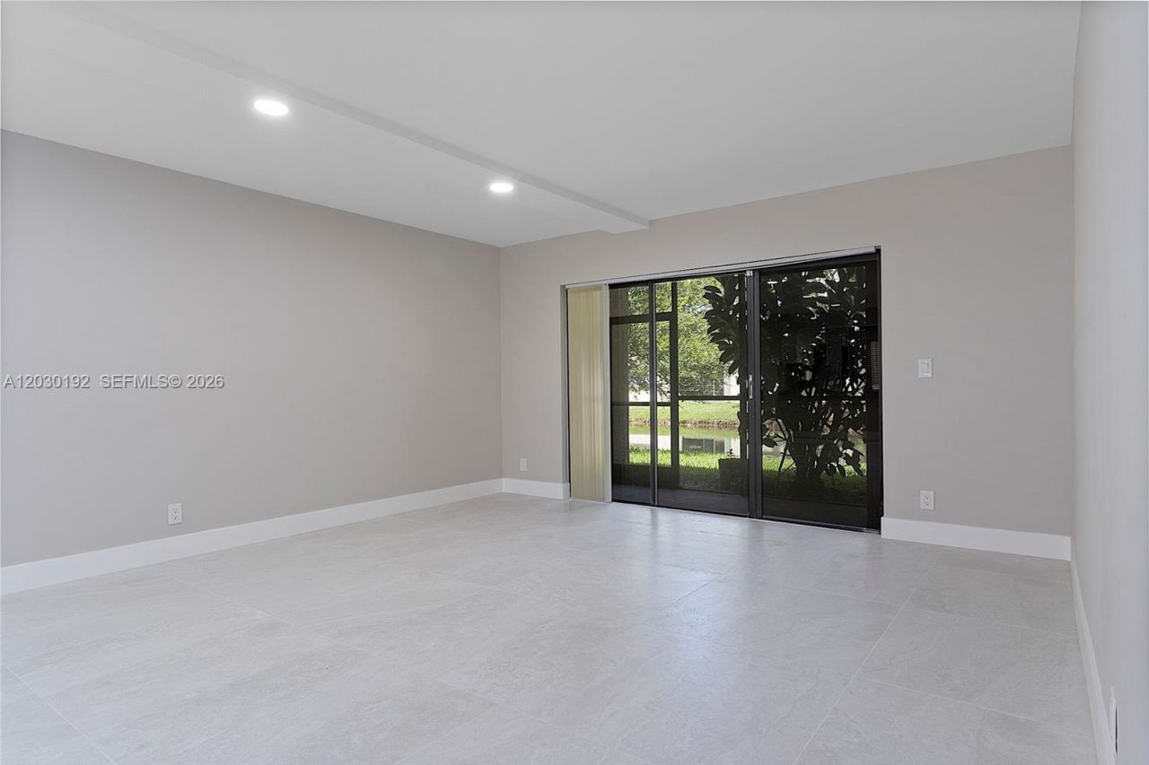 193 Lakeview Dr , Unit 103, Weston, FL 33326 Photo