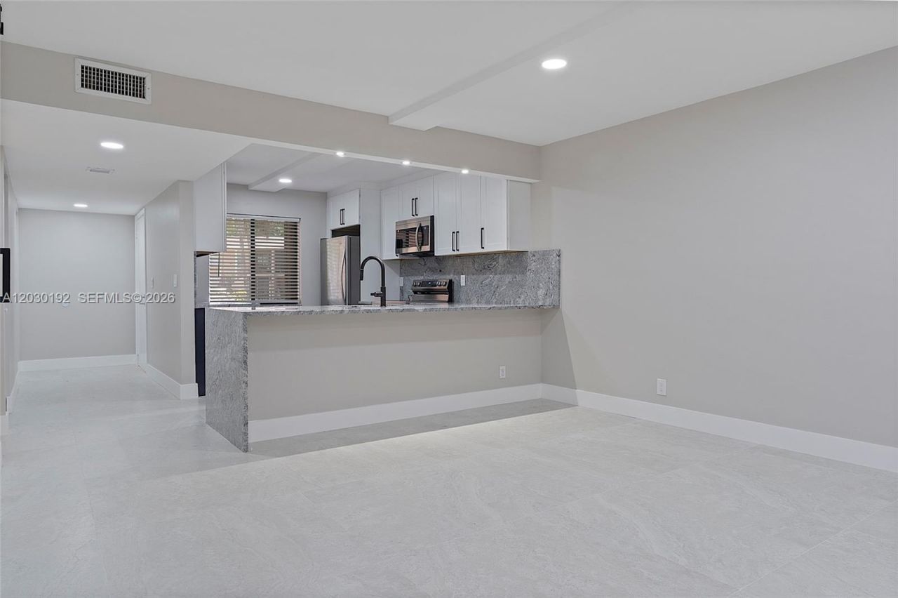 193 Lakeview Dr , Unit 103, Weston, FL 33326 Photo